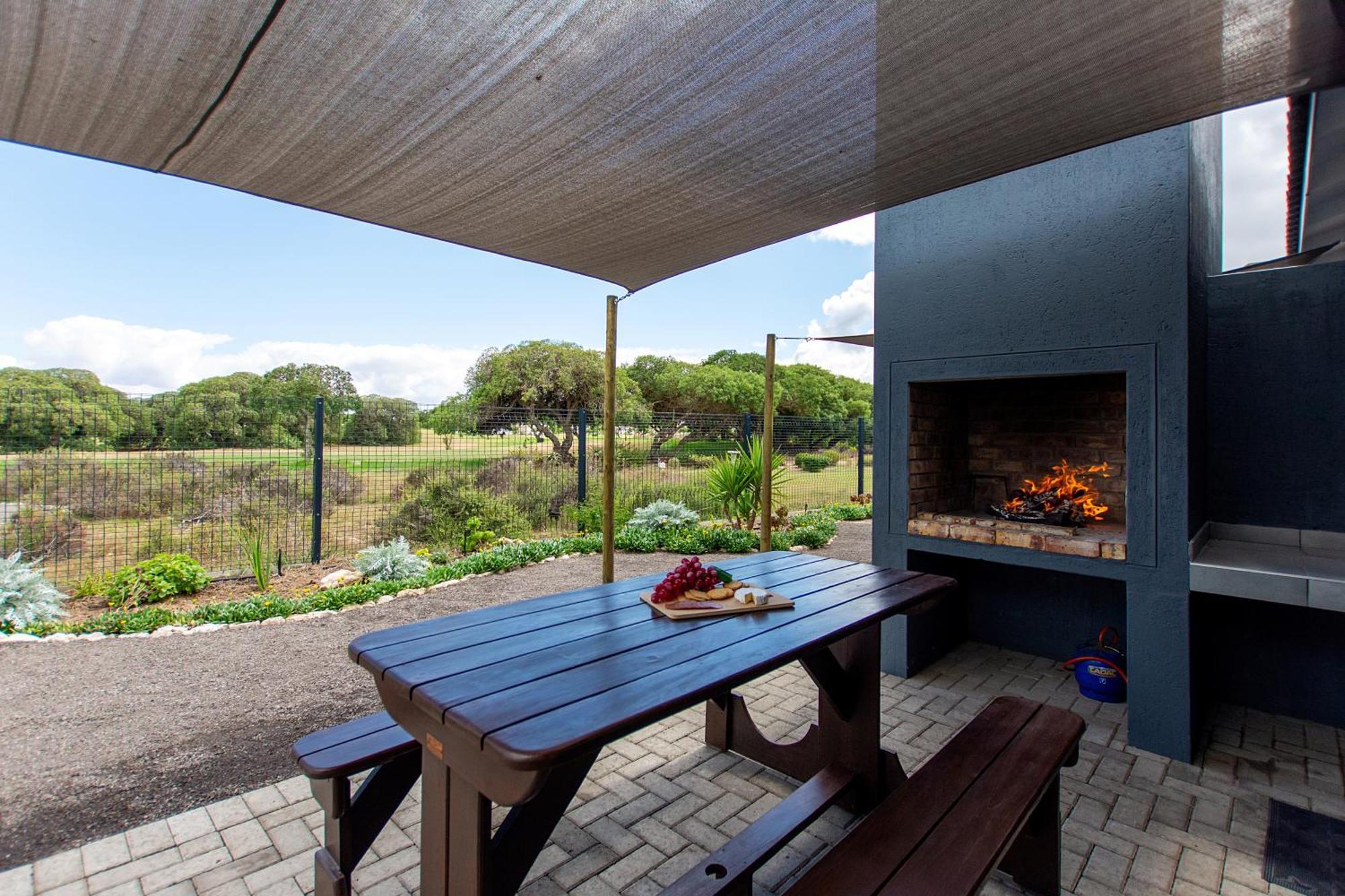 Ferienhaus Leisure On Sleigh - Direct Golf Course Access & Hot Tub Langebaan
