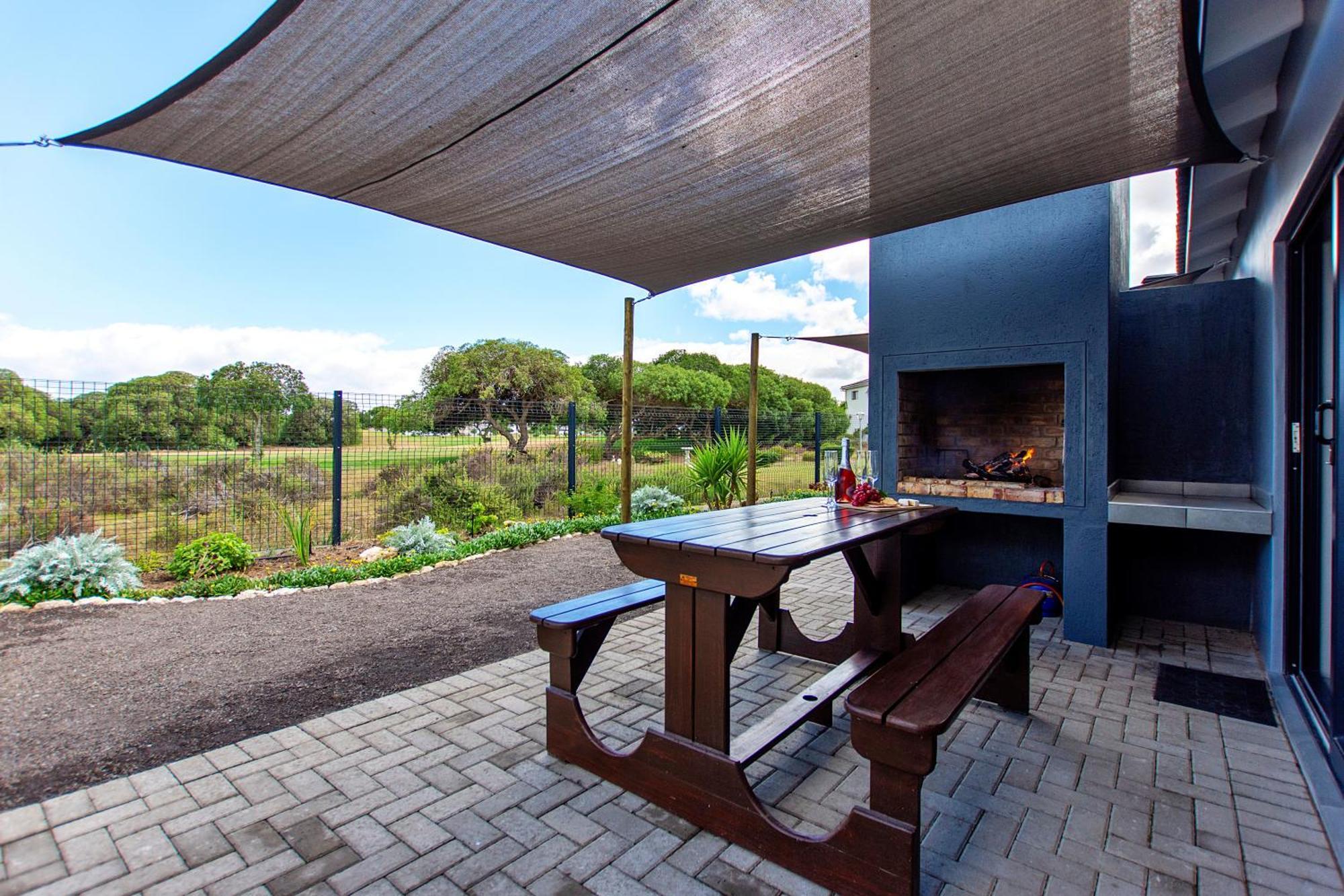 Leisure On Sleigh - Direct Golf Course Access & Hot Tub Langebaan
