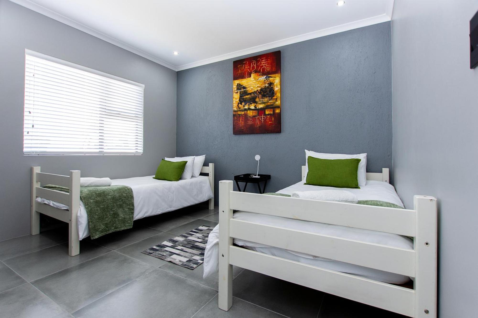 Leisure On Sleigh - Direct Golf Course Access & Hot Tub * Langebaan